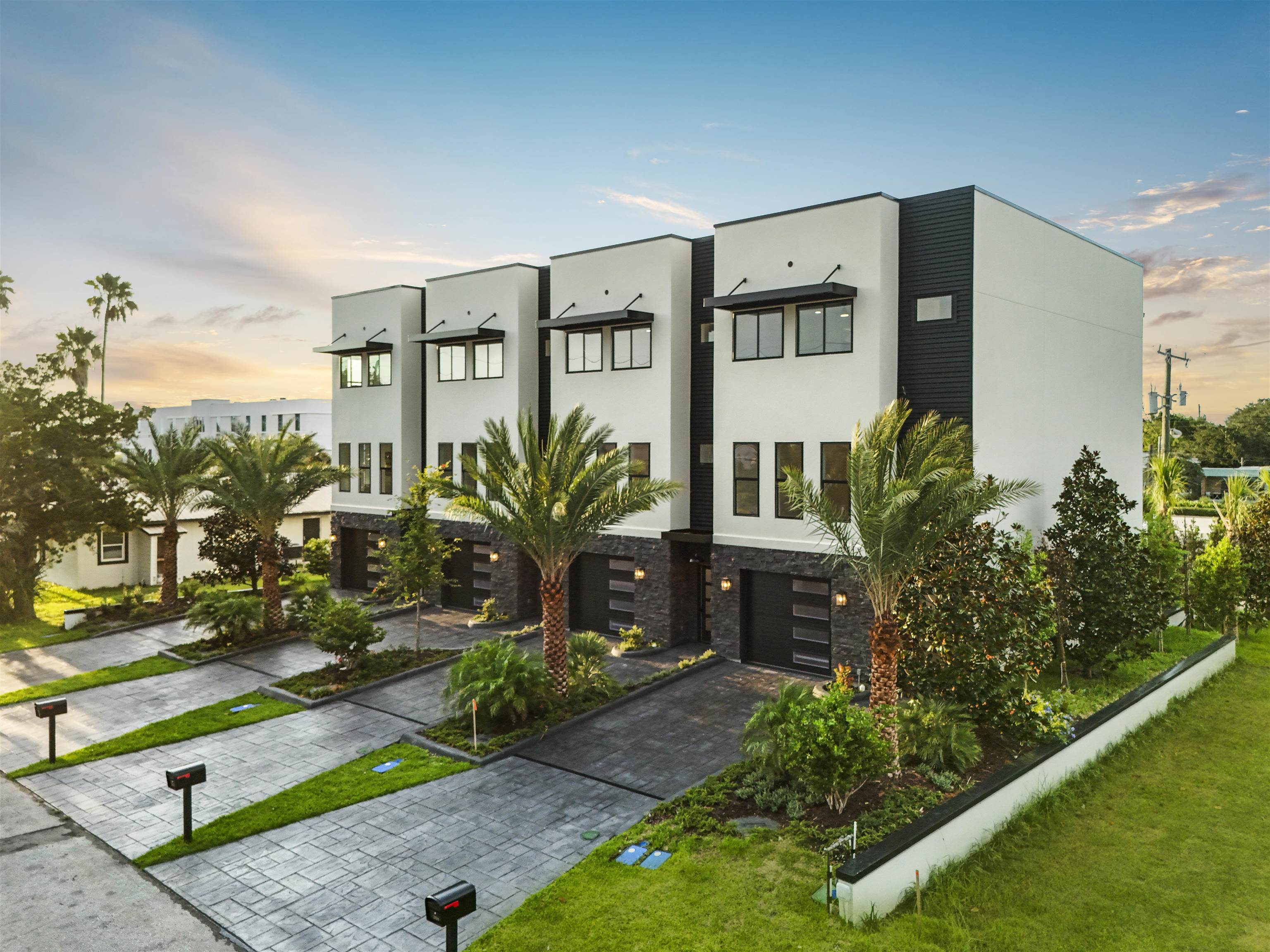 306 Arricola Ave