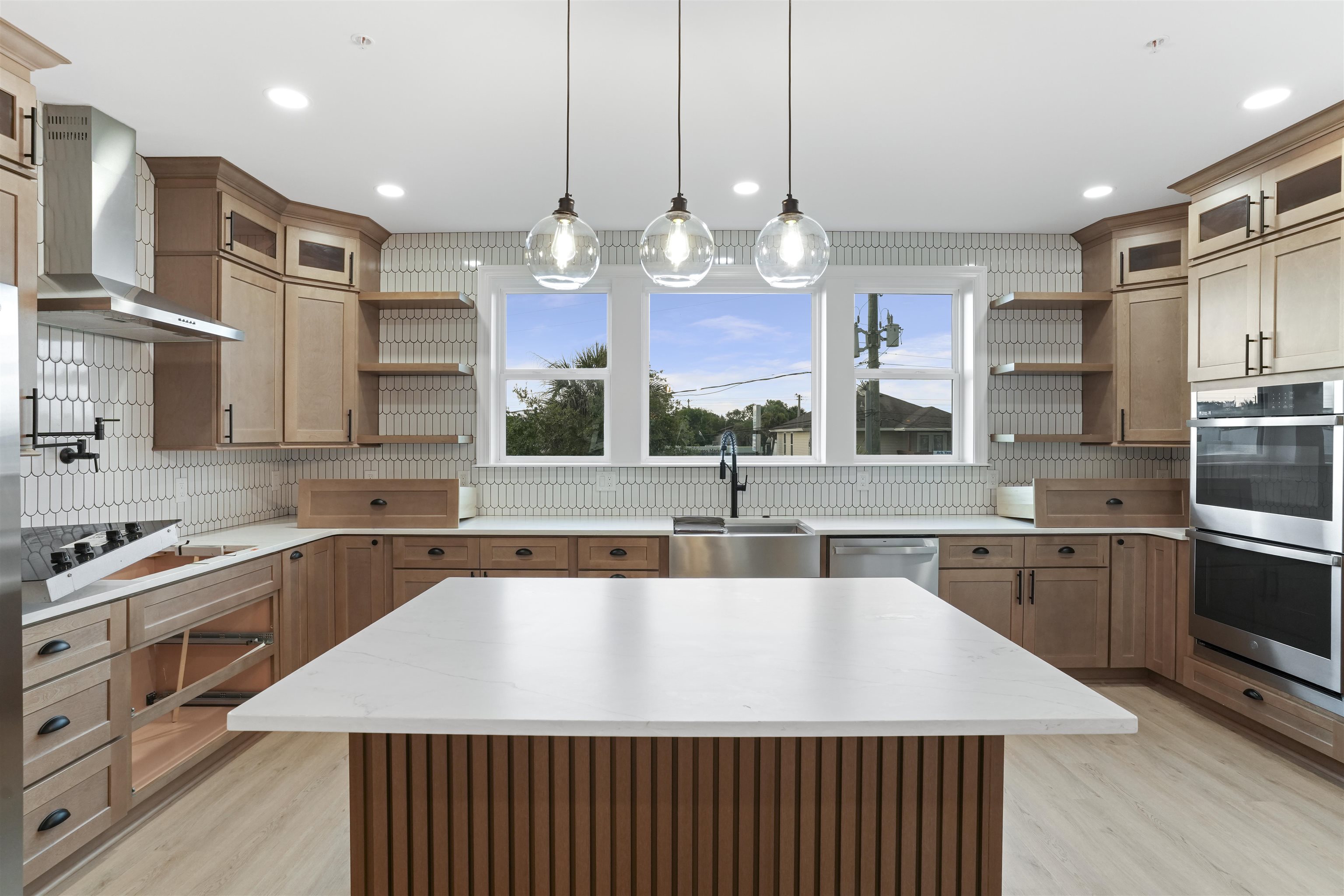 306 Arricola Ave