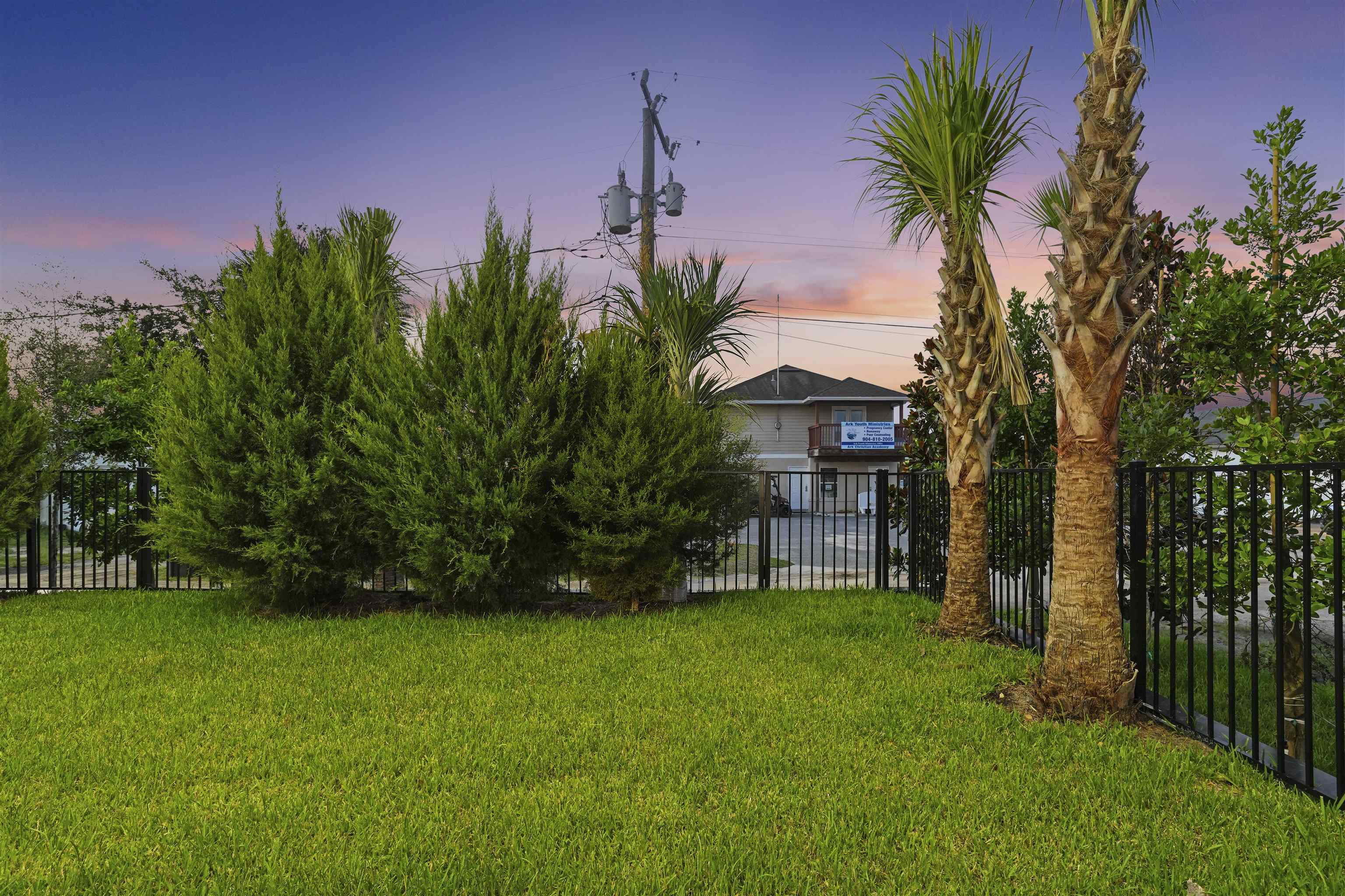 308 Arricola Ave