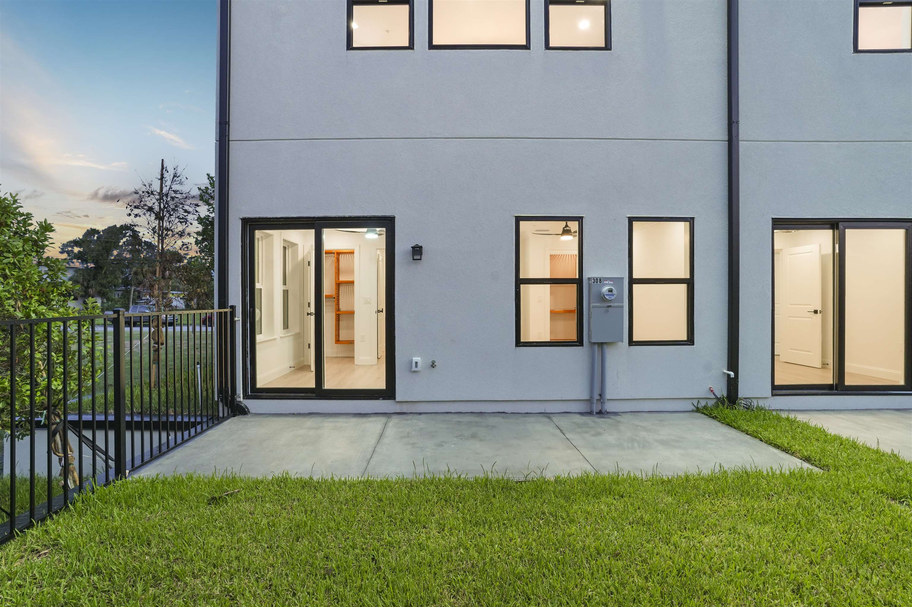 308 Arricola Ave