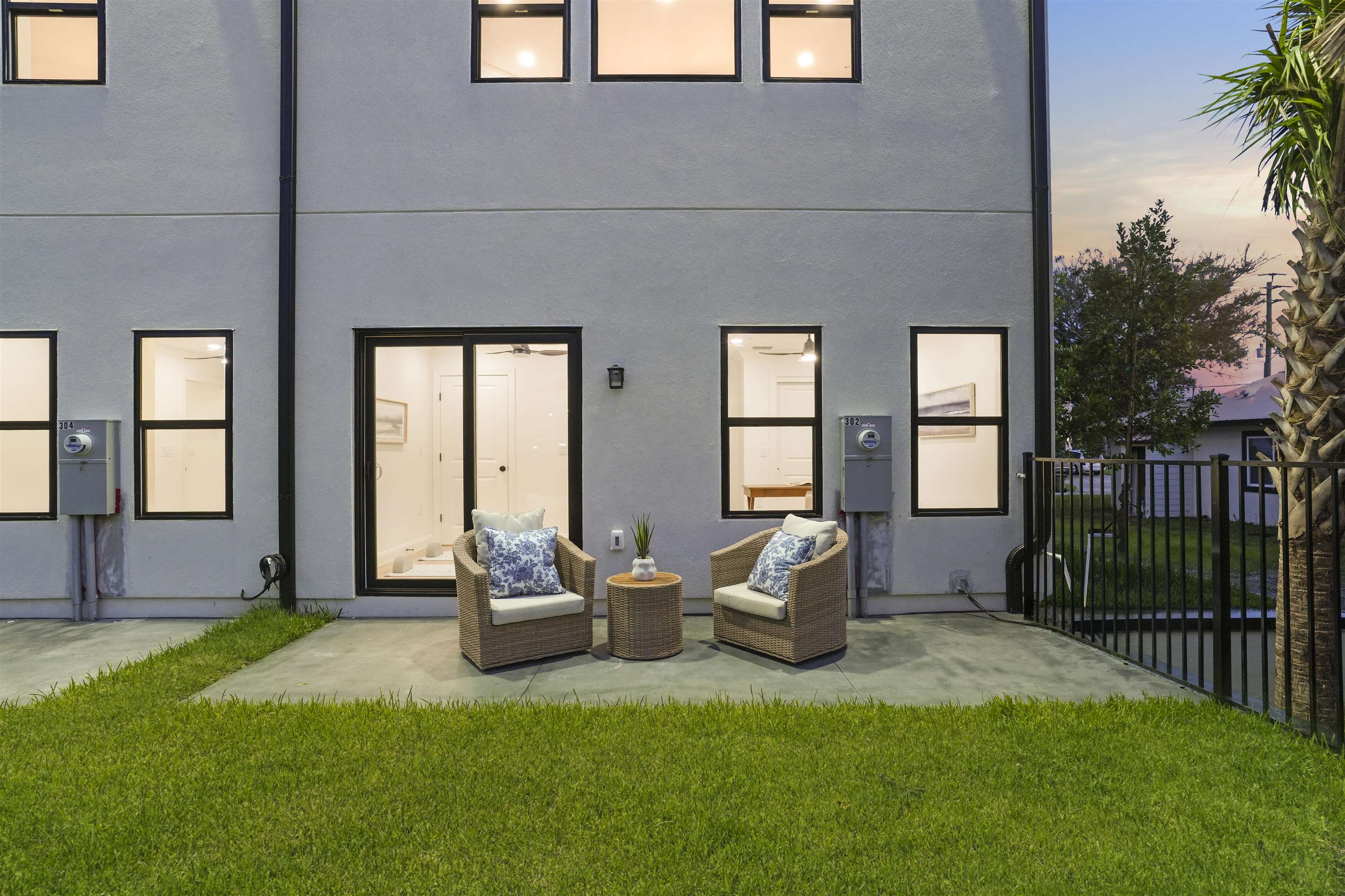 302 Arricola Ave