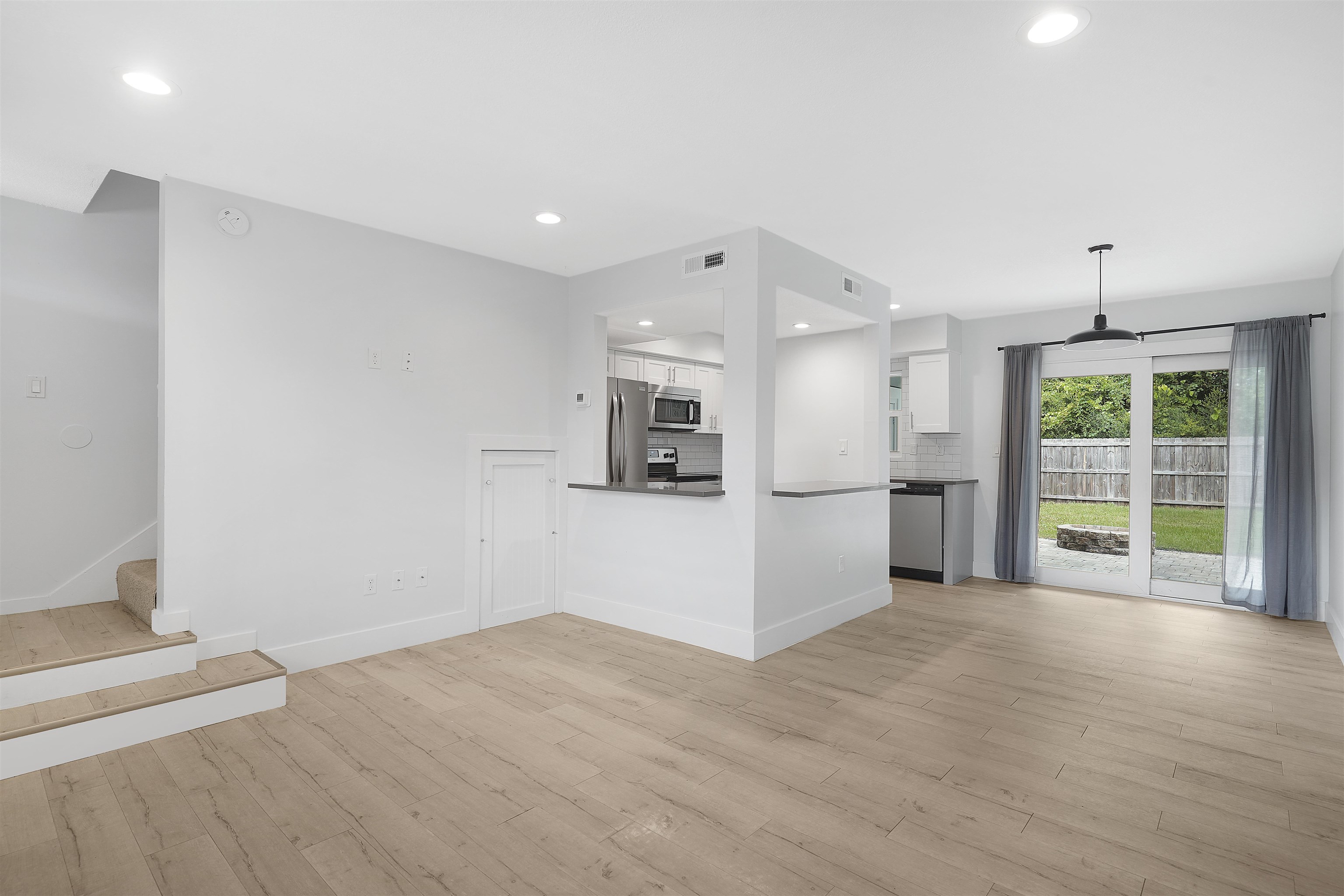 112 E St