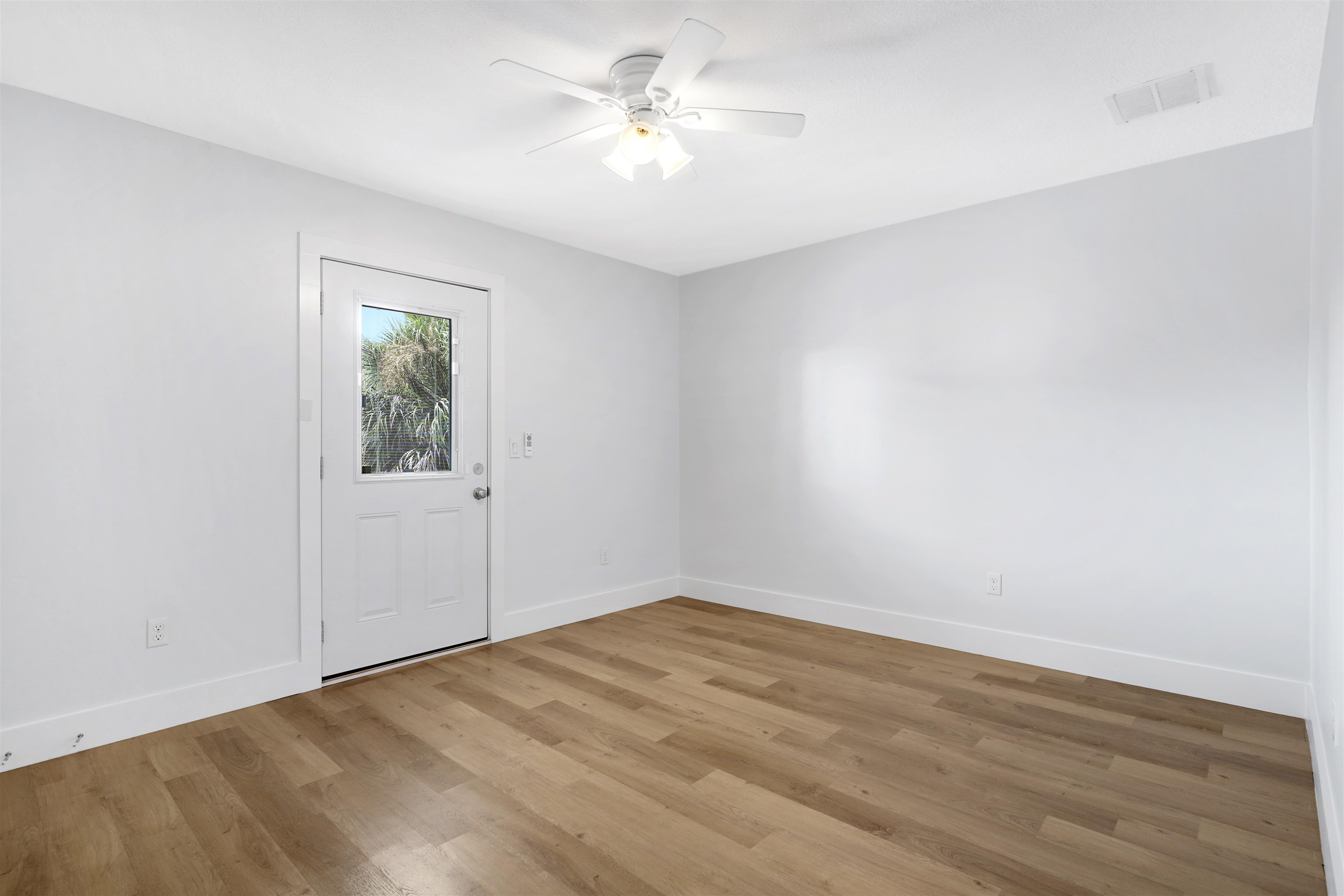 112 E St