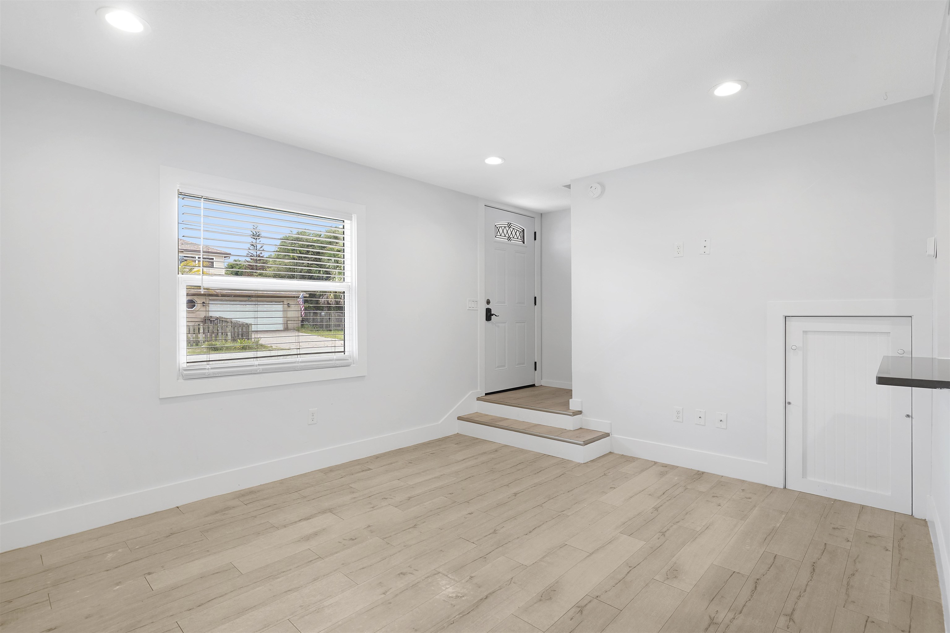 112 E St