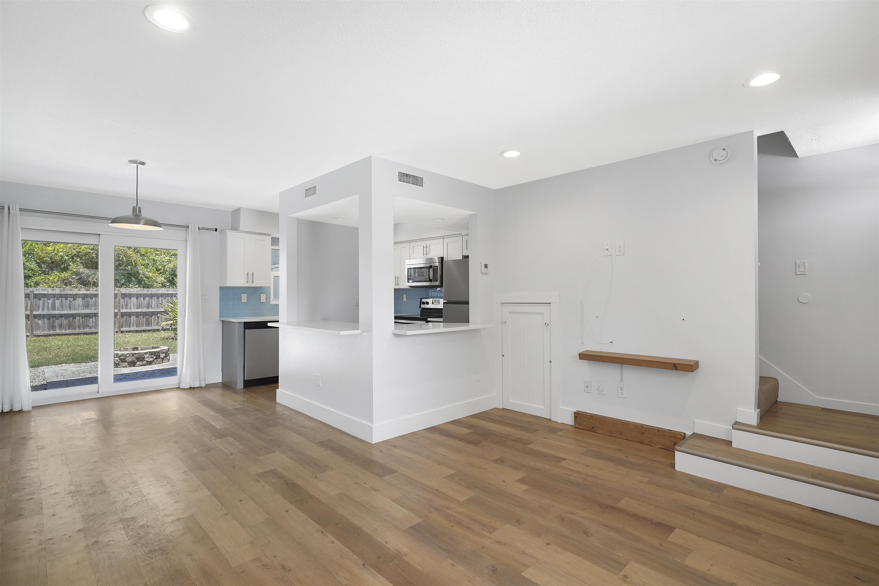112 E St