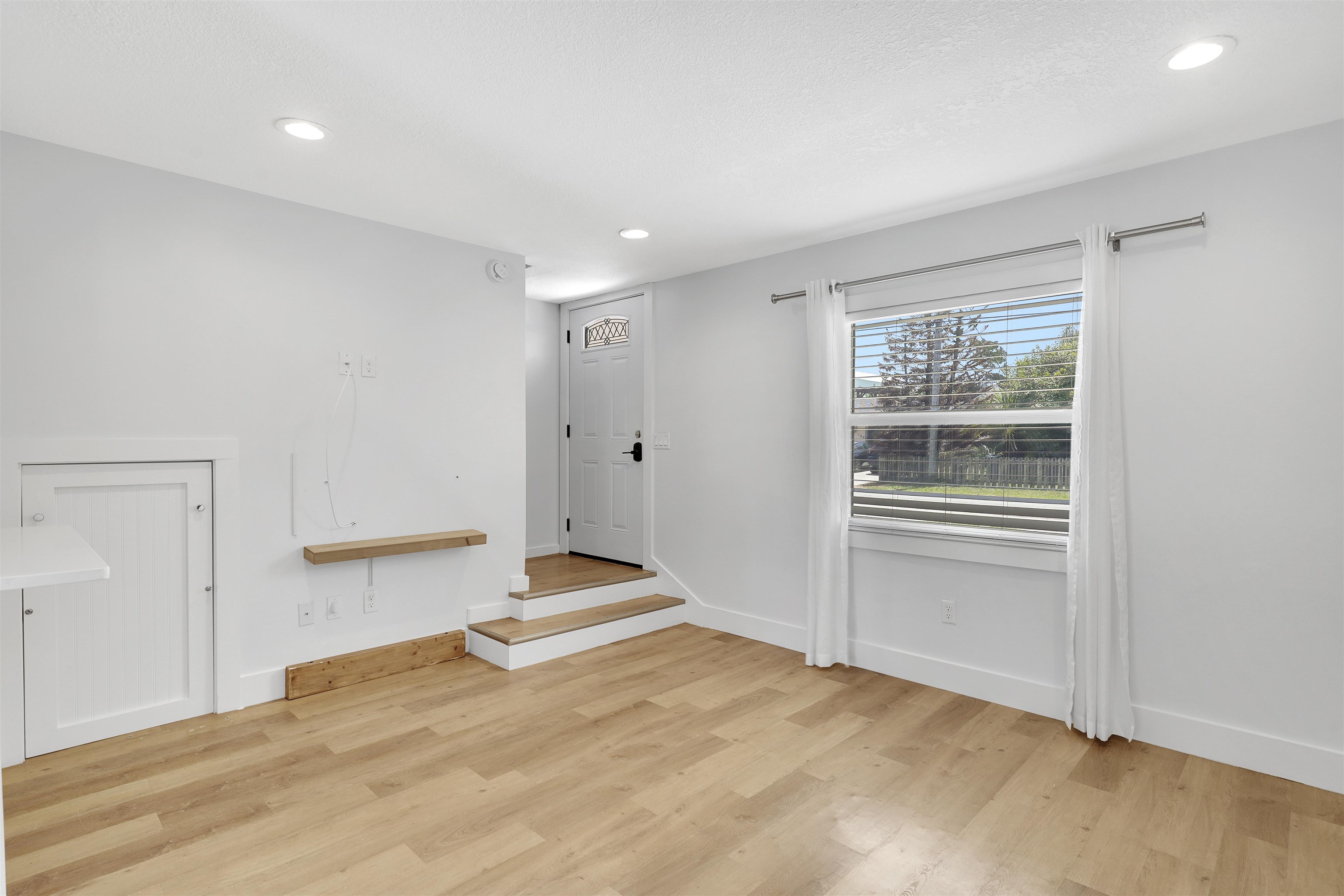 112 E St