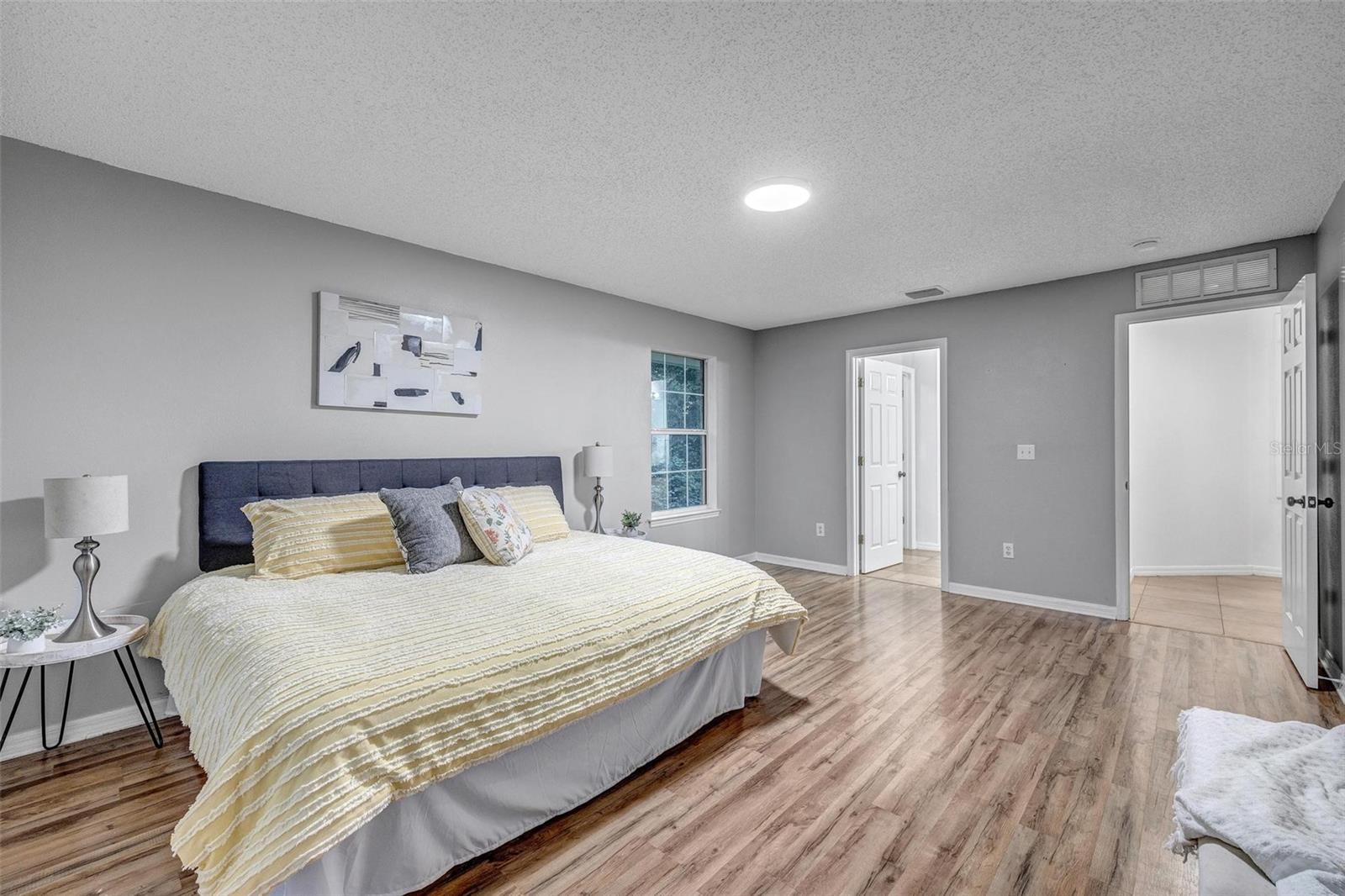 98 ROXBORO DR