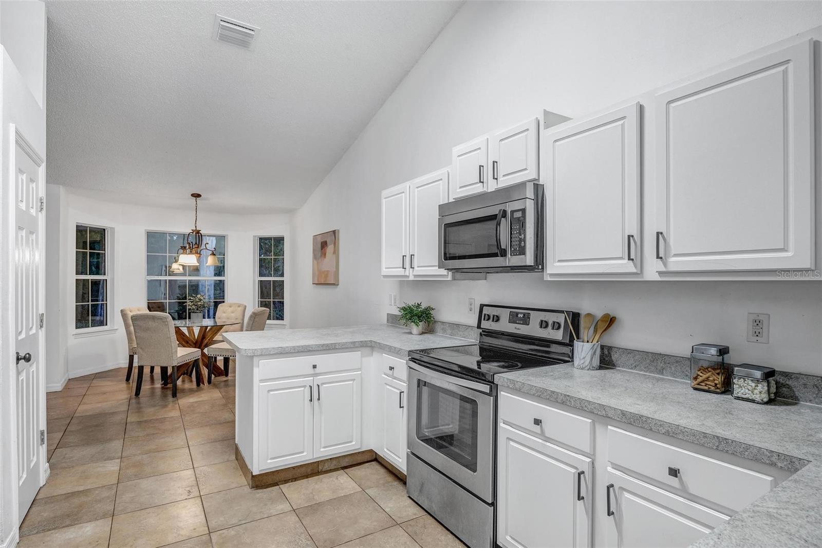 98 ROXBORO DR