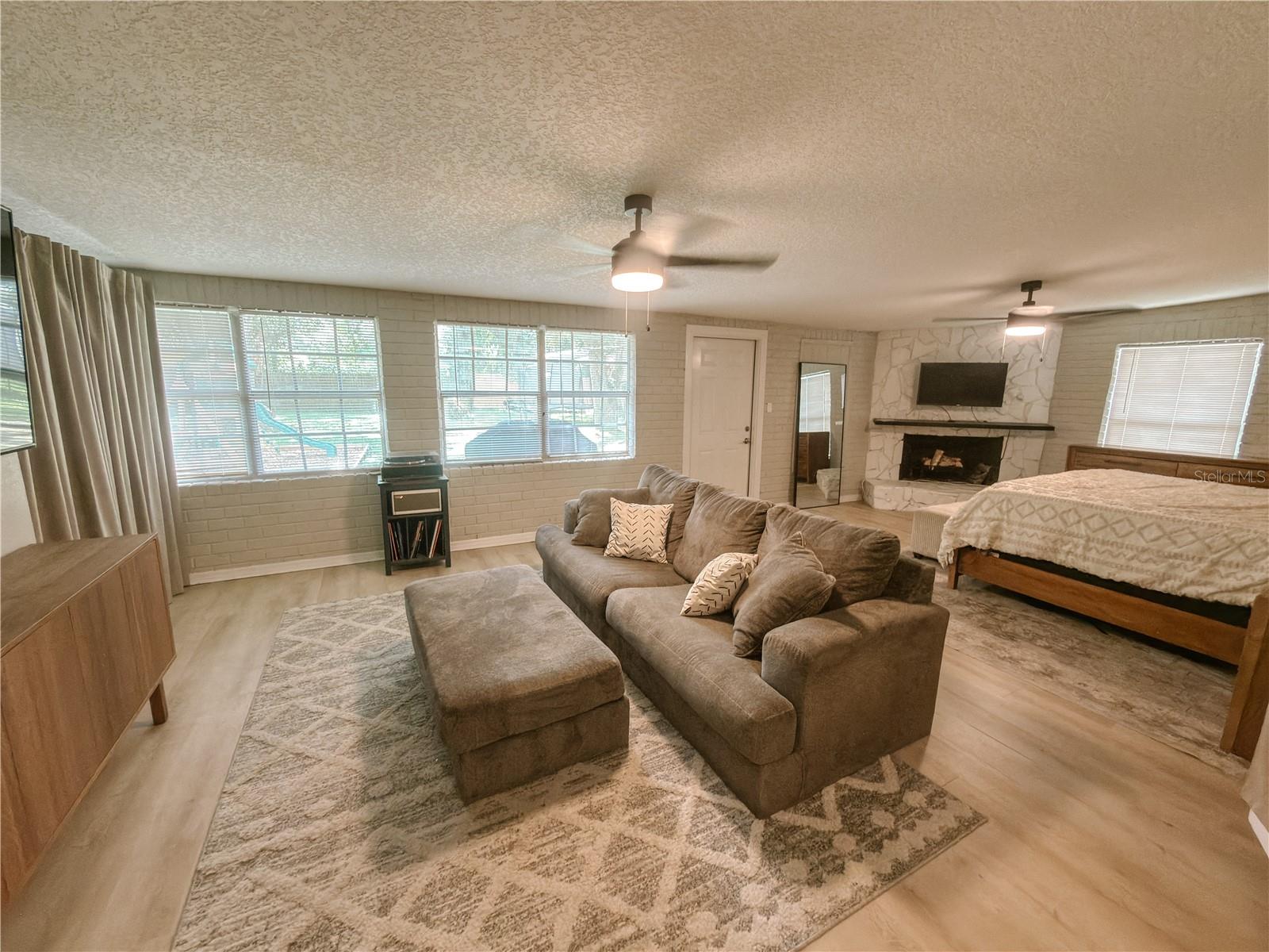 7413 LAKESHORE DR