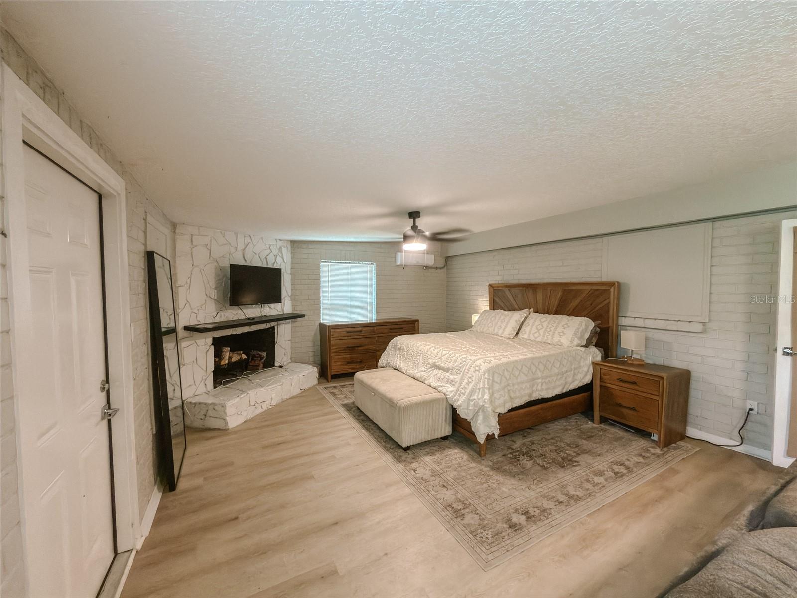 7413 LAKESHORE DR