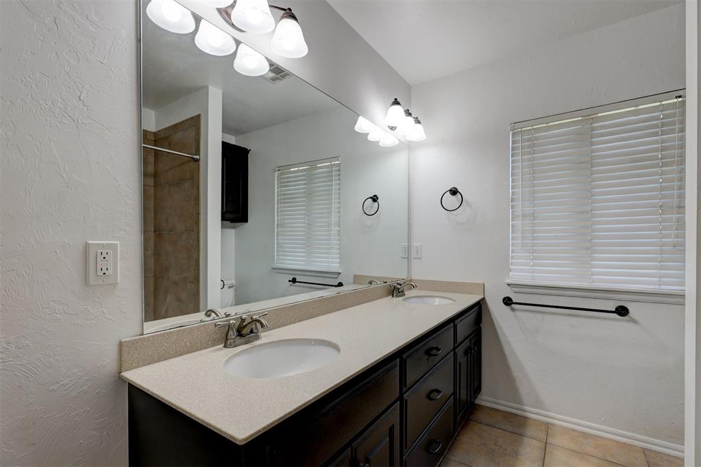 1083 Hidden Oaks Way