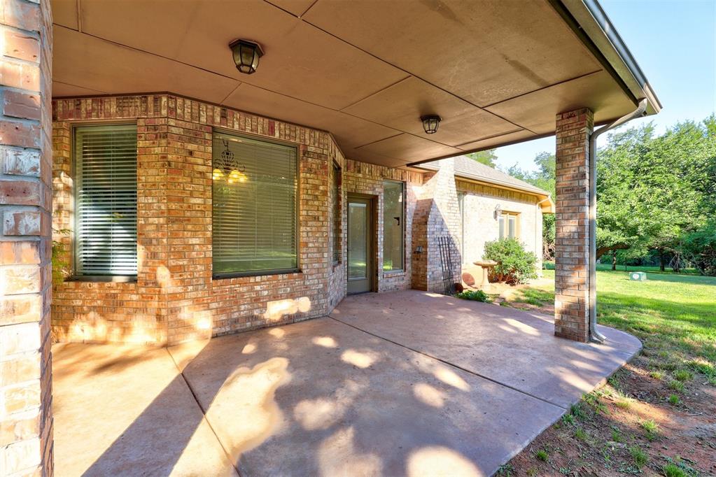 1083 Hidden Oaks Way