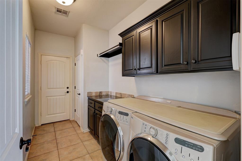 1083 Hidden Oaks Way