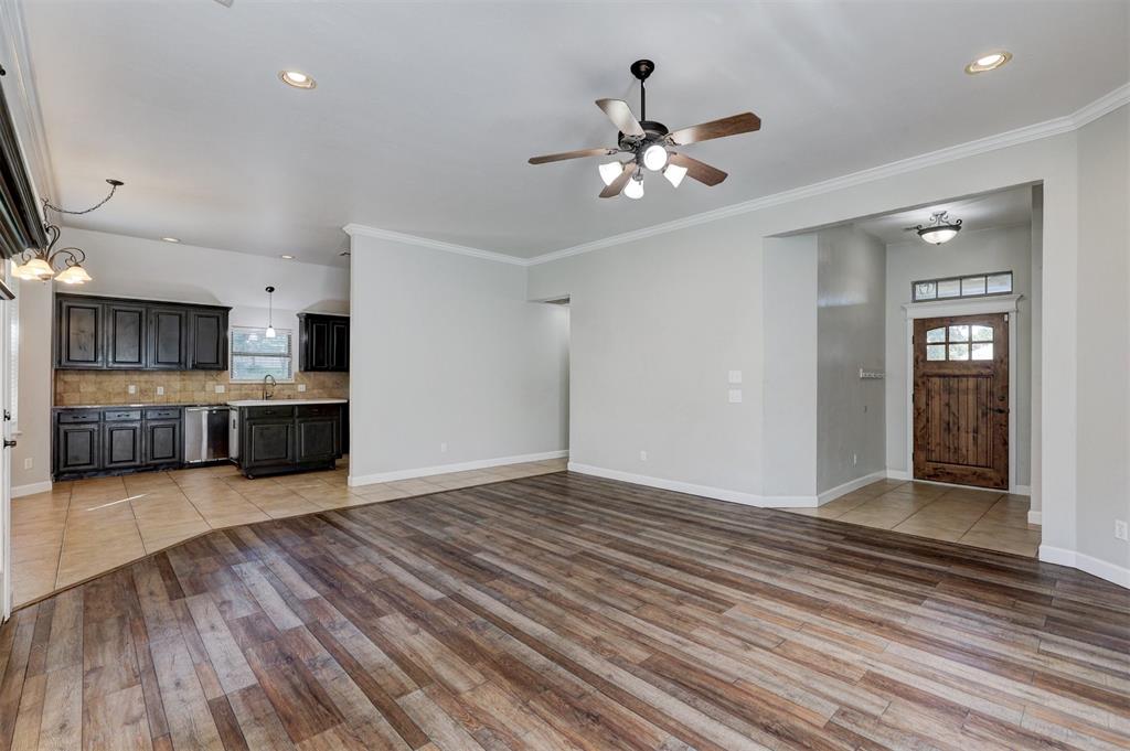 1083 Hidden Oaks Way