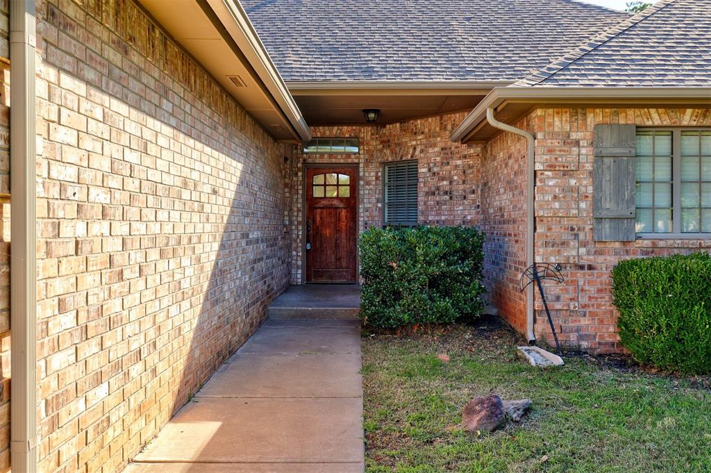 1083 Hidden Oaks Way