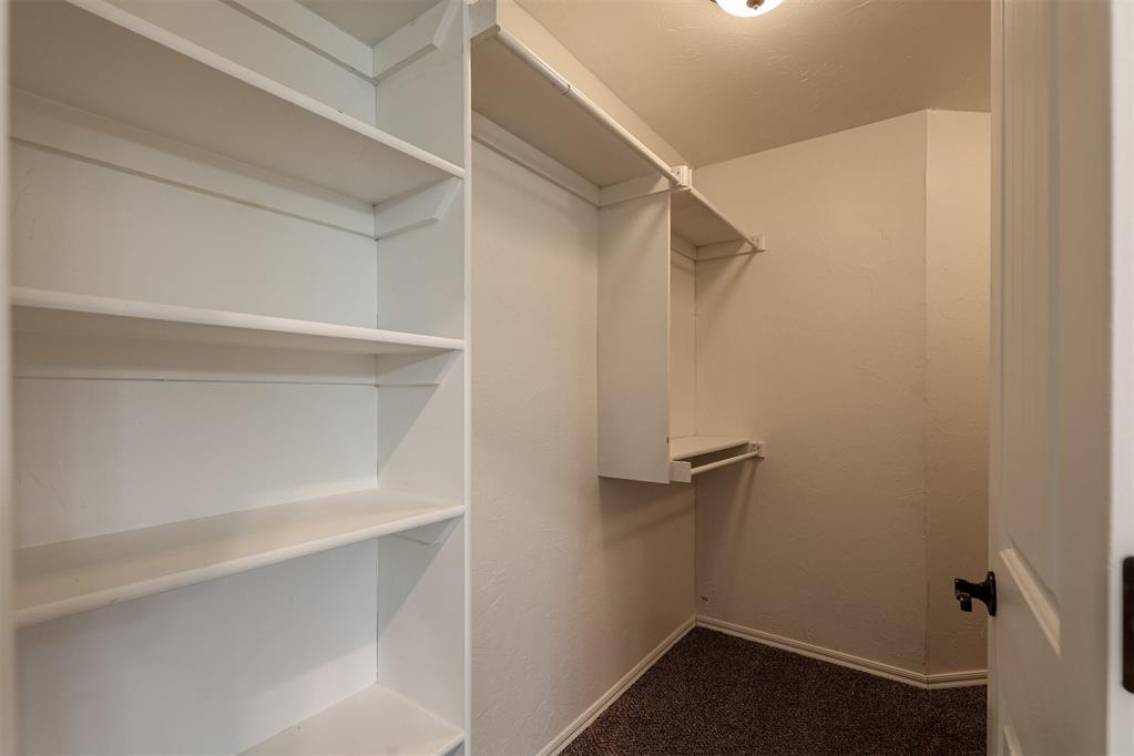 1083 Hidden Oaks Way