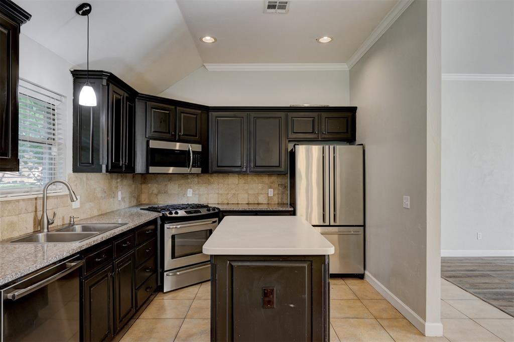 1083 Hidden Oaks Way