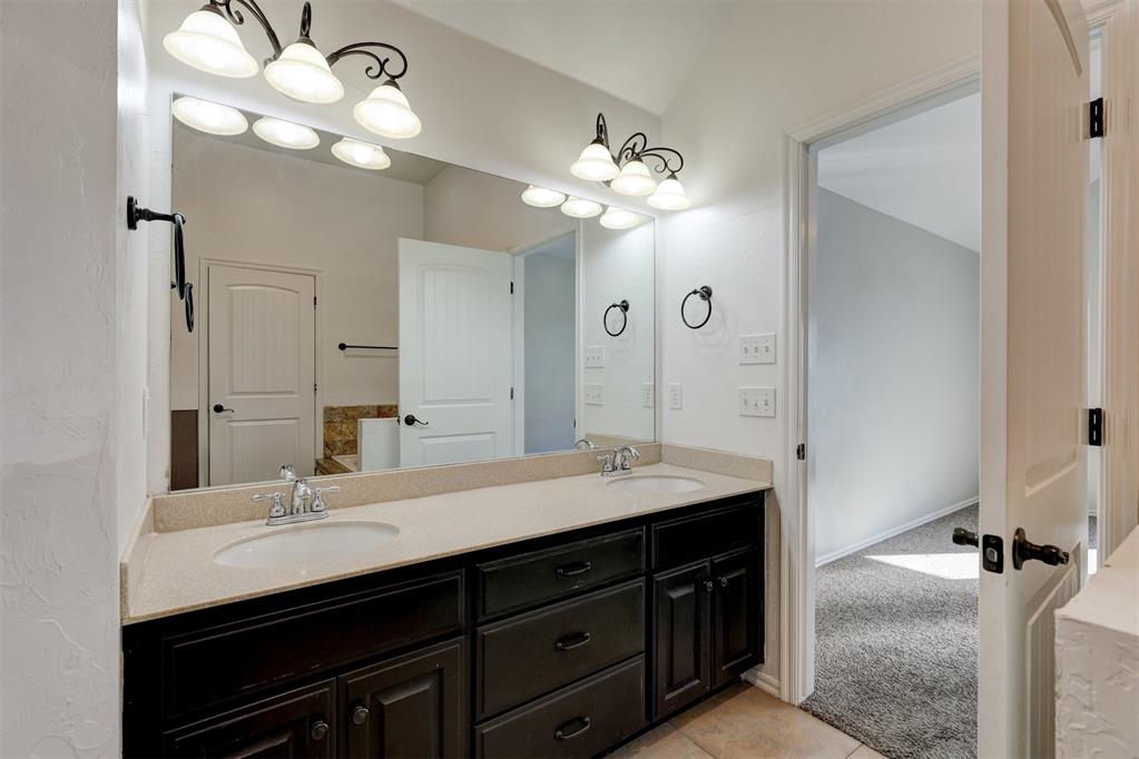 1083 Hidden Oaks Way