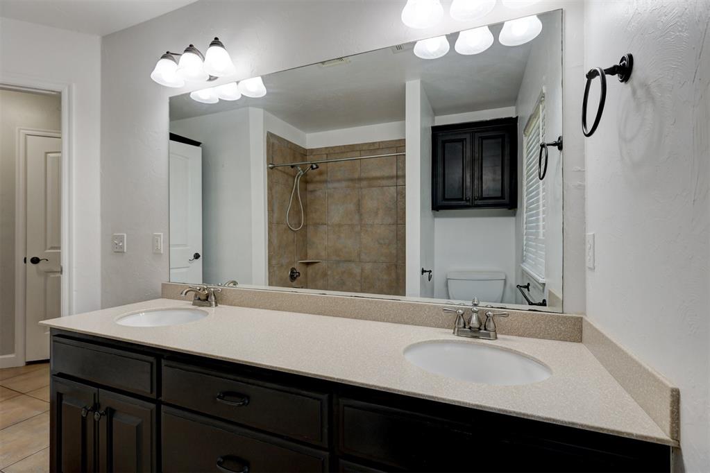 1083 Hidden Oaks Way