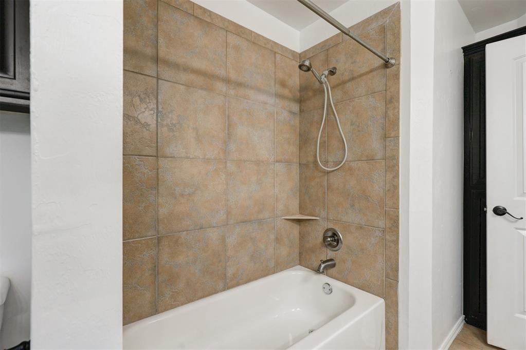 1083 Hidden Oaks Way