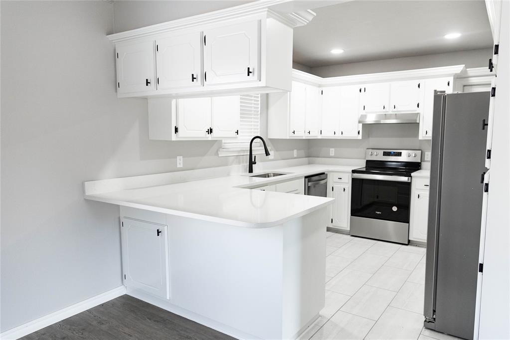 201 E Park Plaza Drive