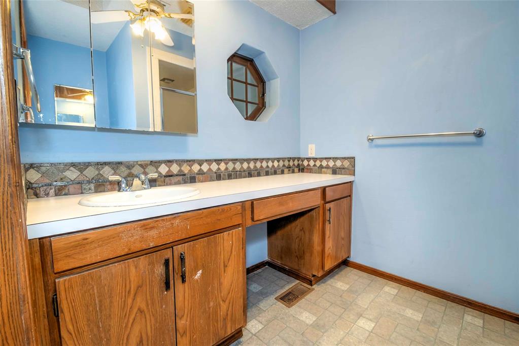 2701 S Mar Vista Street