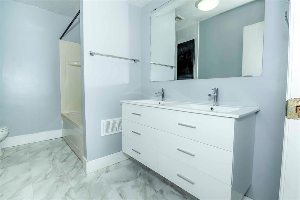 2701 S Mar Vista Street