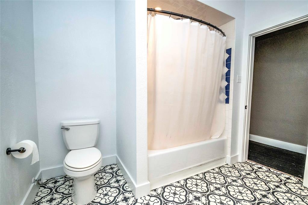 115 W 5th Street