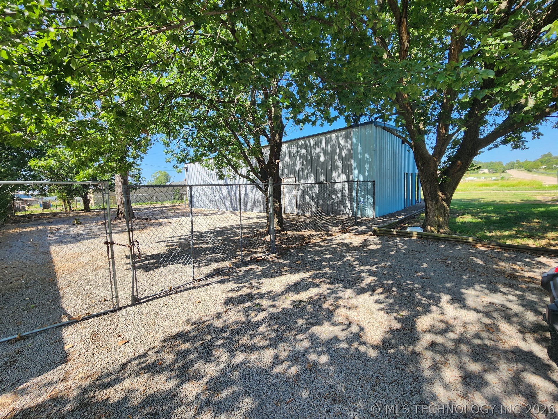 315 W Moses