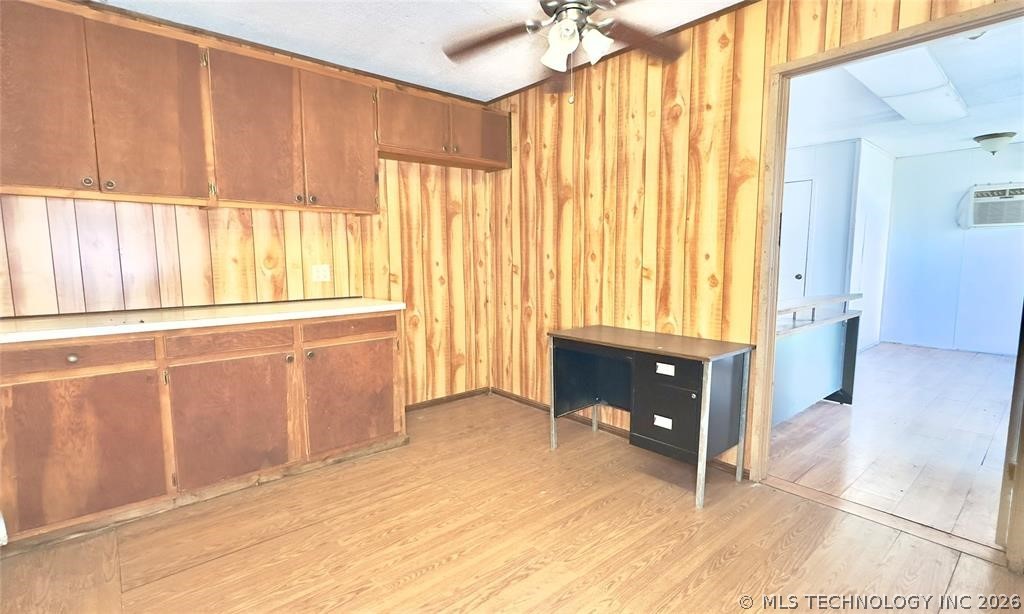 315 W Moses