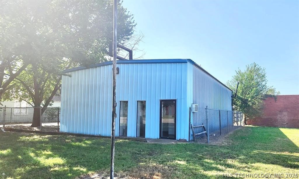 315 W Moses