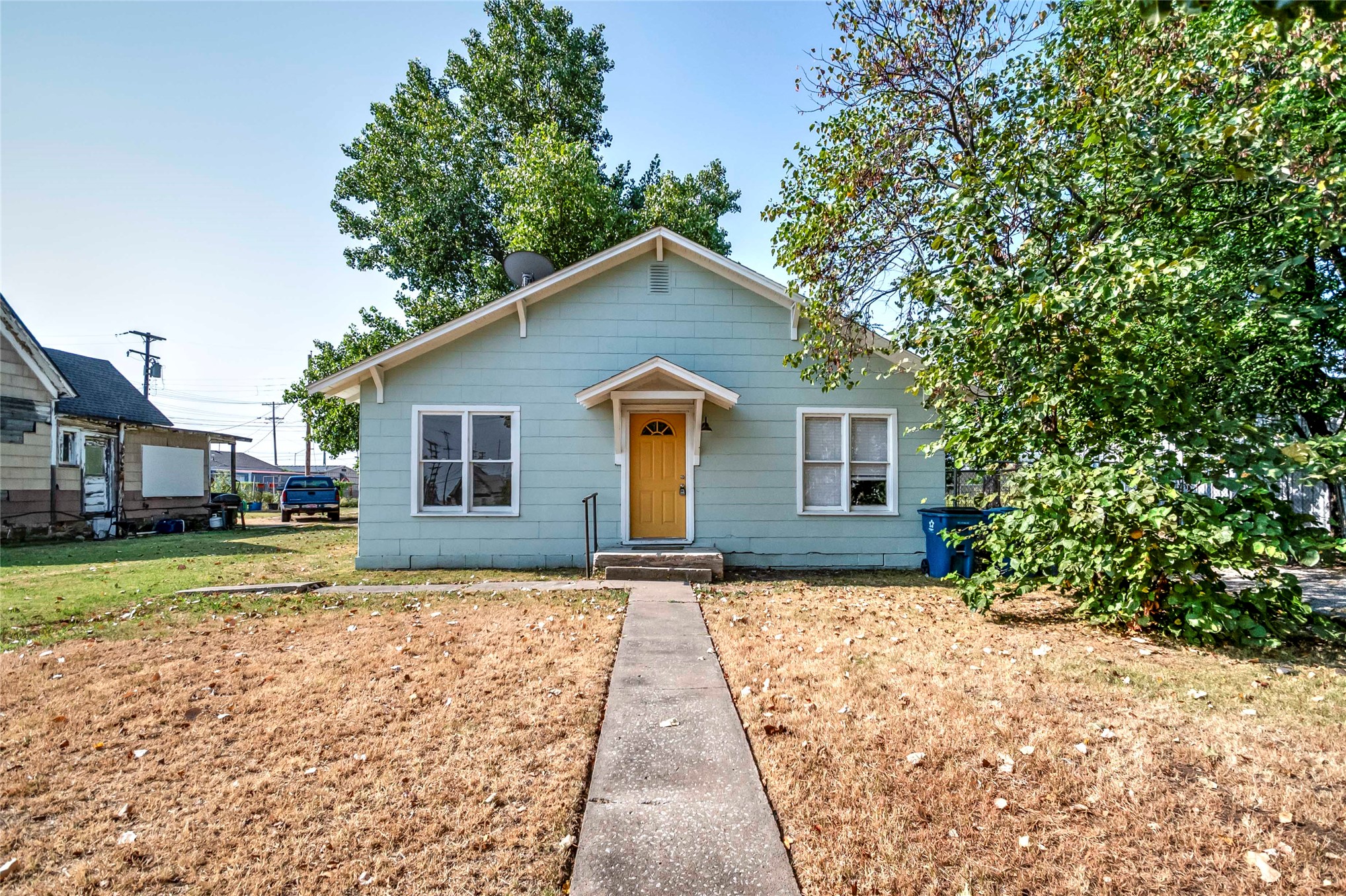313 W Moses Street