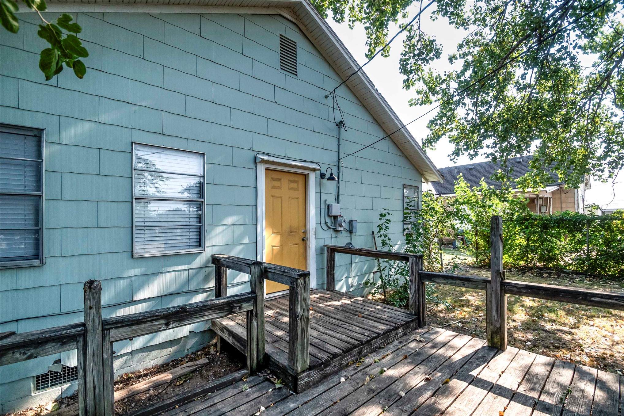 313 W Moses Street