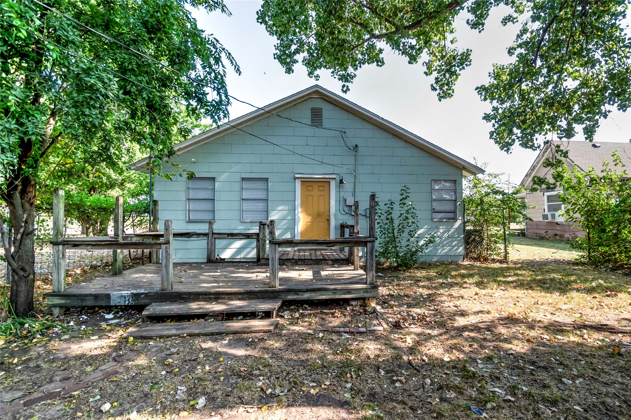 313 W Moses Street