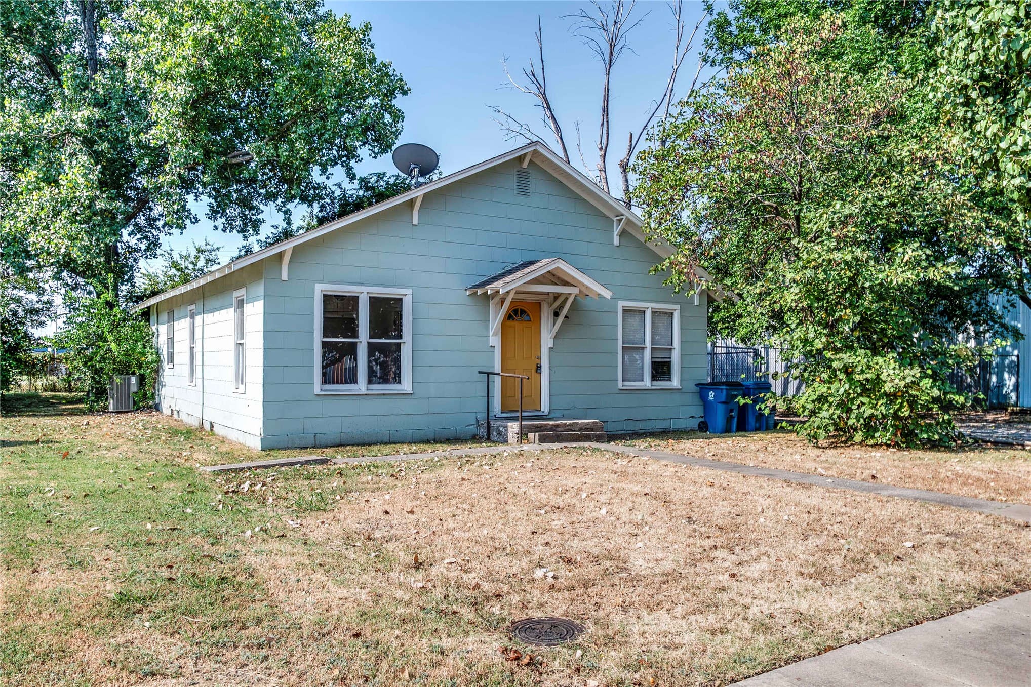 313 W Moses Street