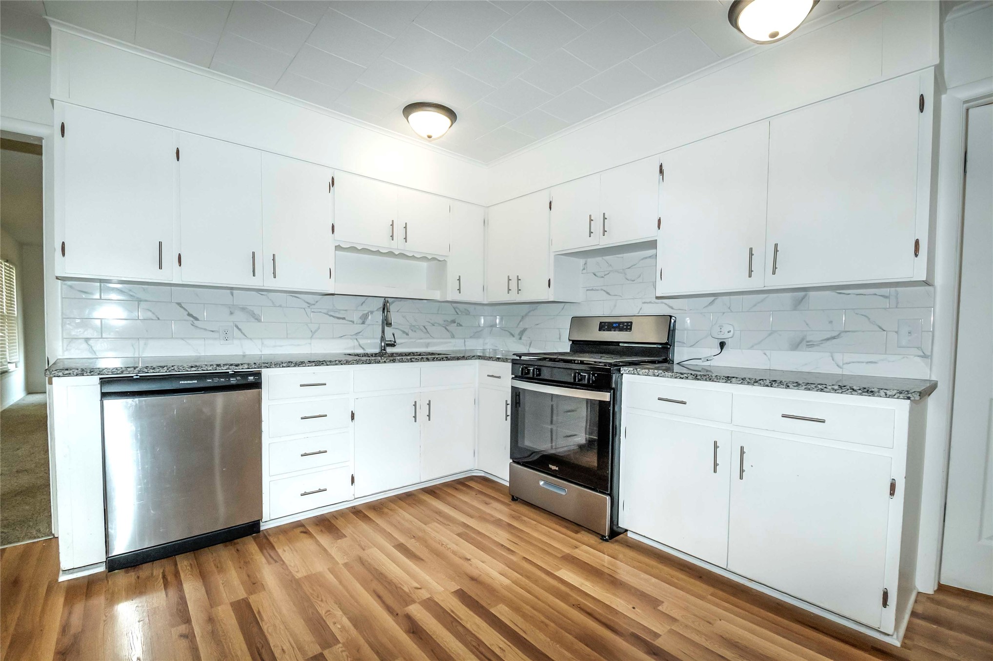 313 W Moses Street