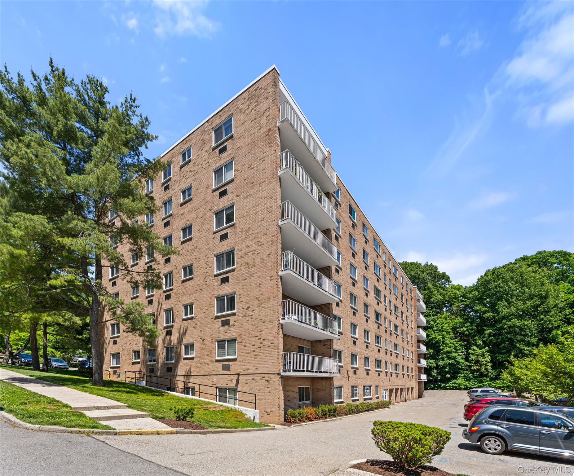 412 Benedict Avenue Unit: 2B