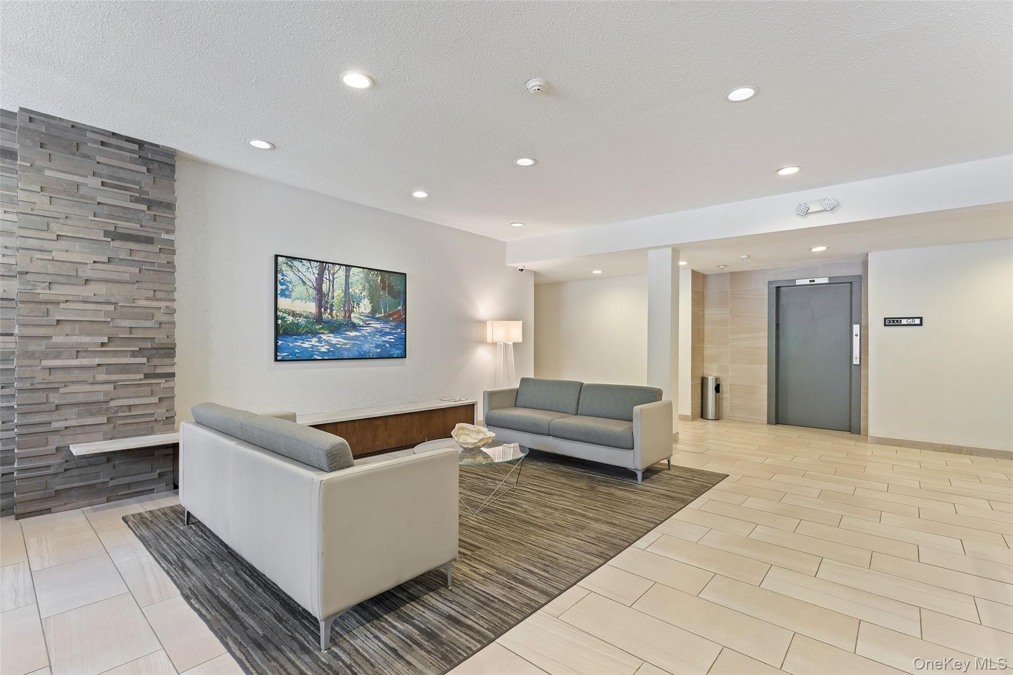 412 Benedict Avenue Unit: 2B