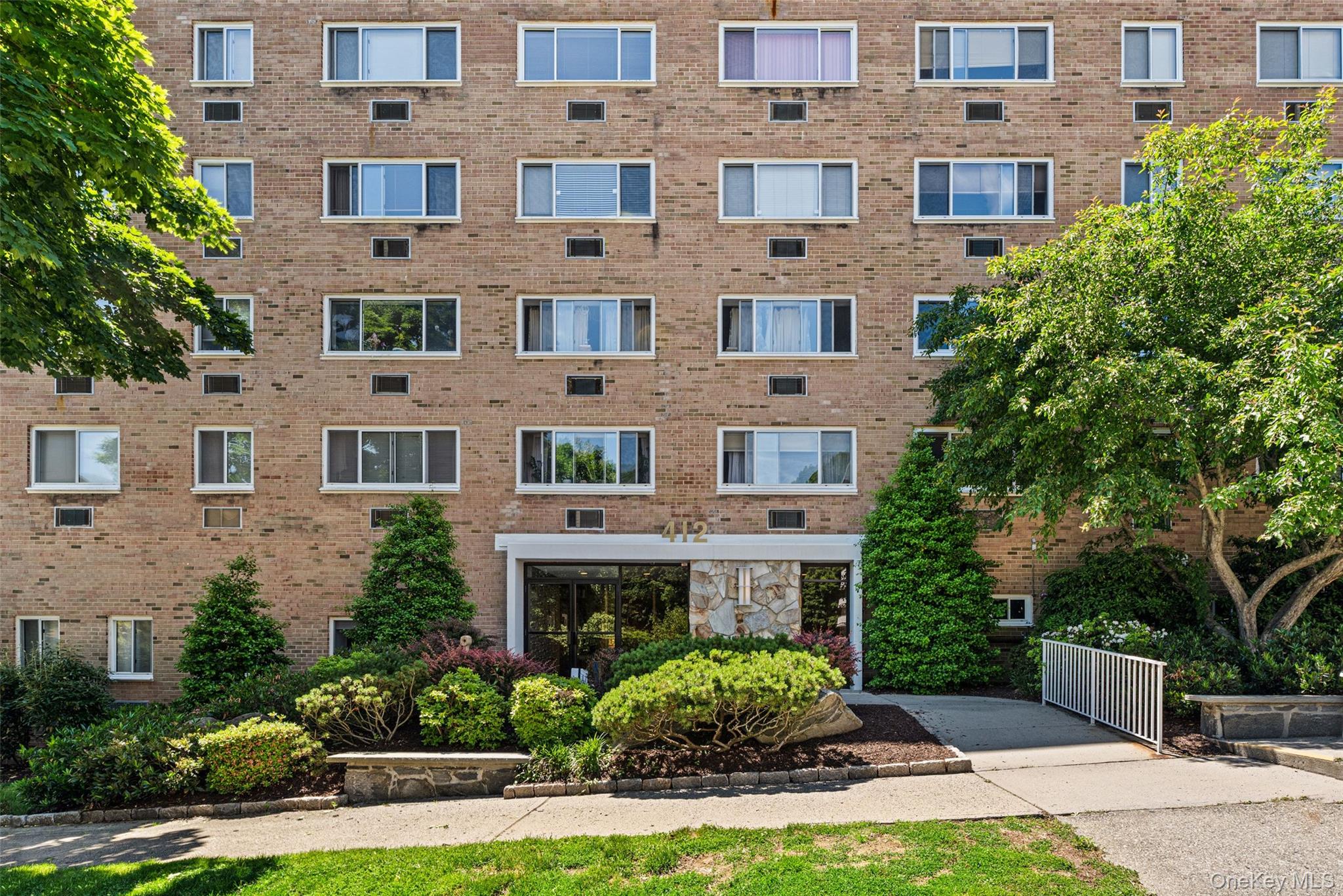 412 Benedict Avenue Unit: 2B