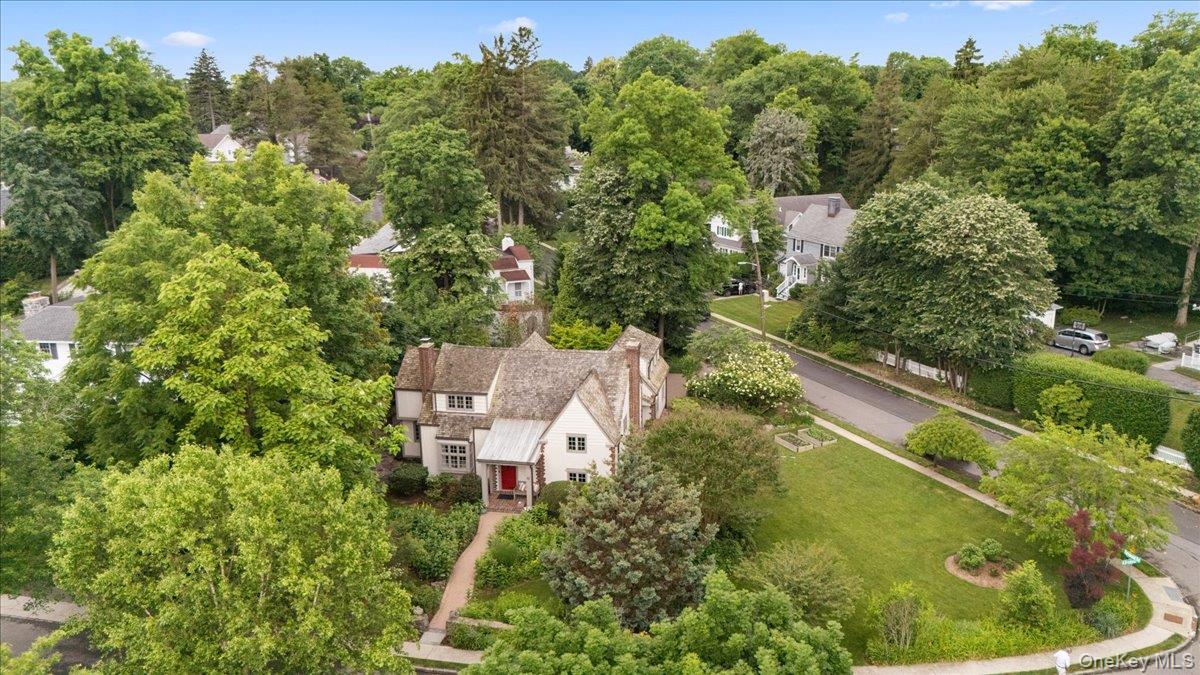 47 W Brookside Drive