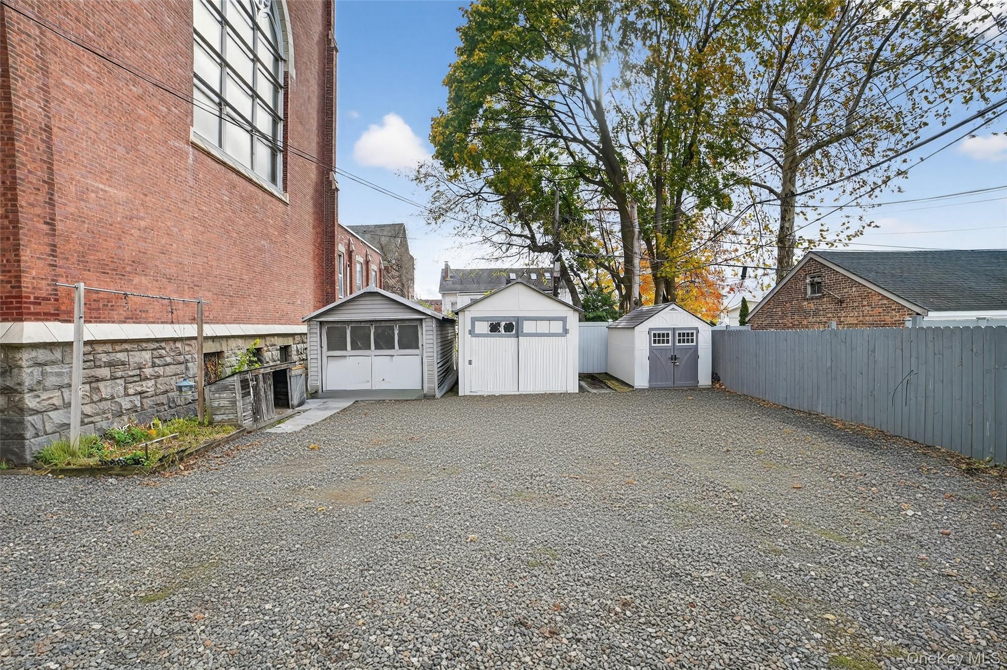 140 Beekman Avenue