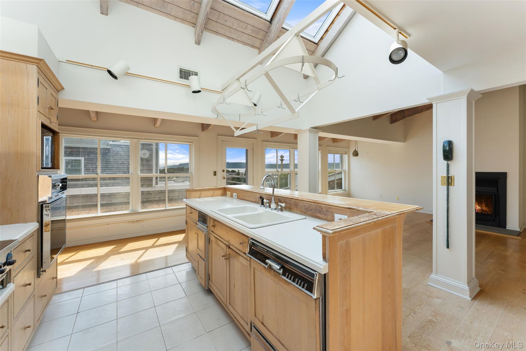 27 N Buckhout Street Unit: 10