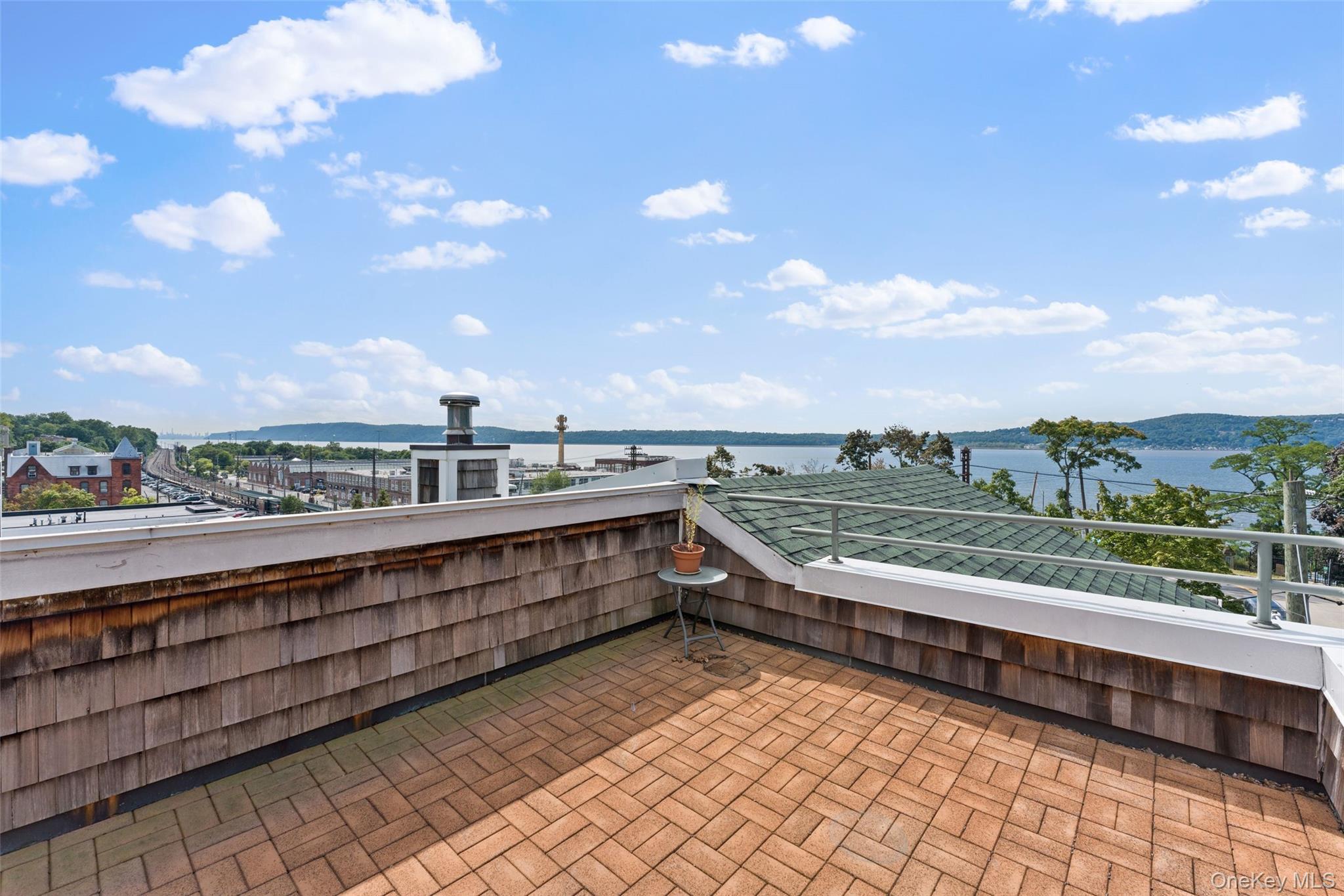 27 N Buckhout Street Unit: 10