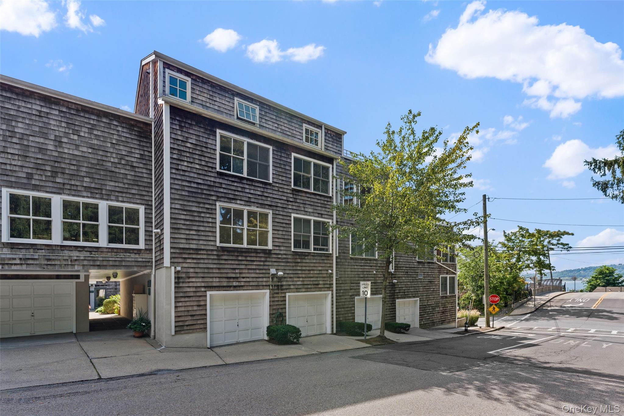 27 N Buckhout Street Unit: 10