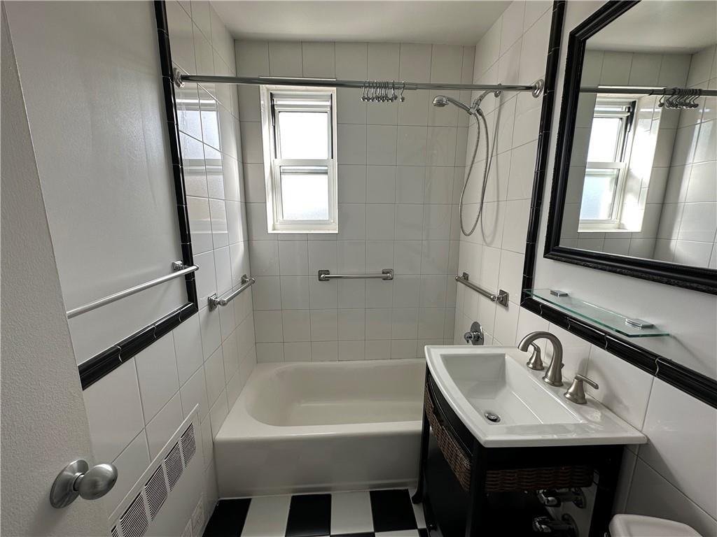 76 Dehaven Avenue Unit: 5F
