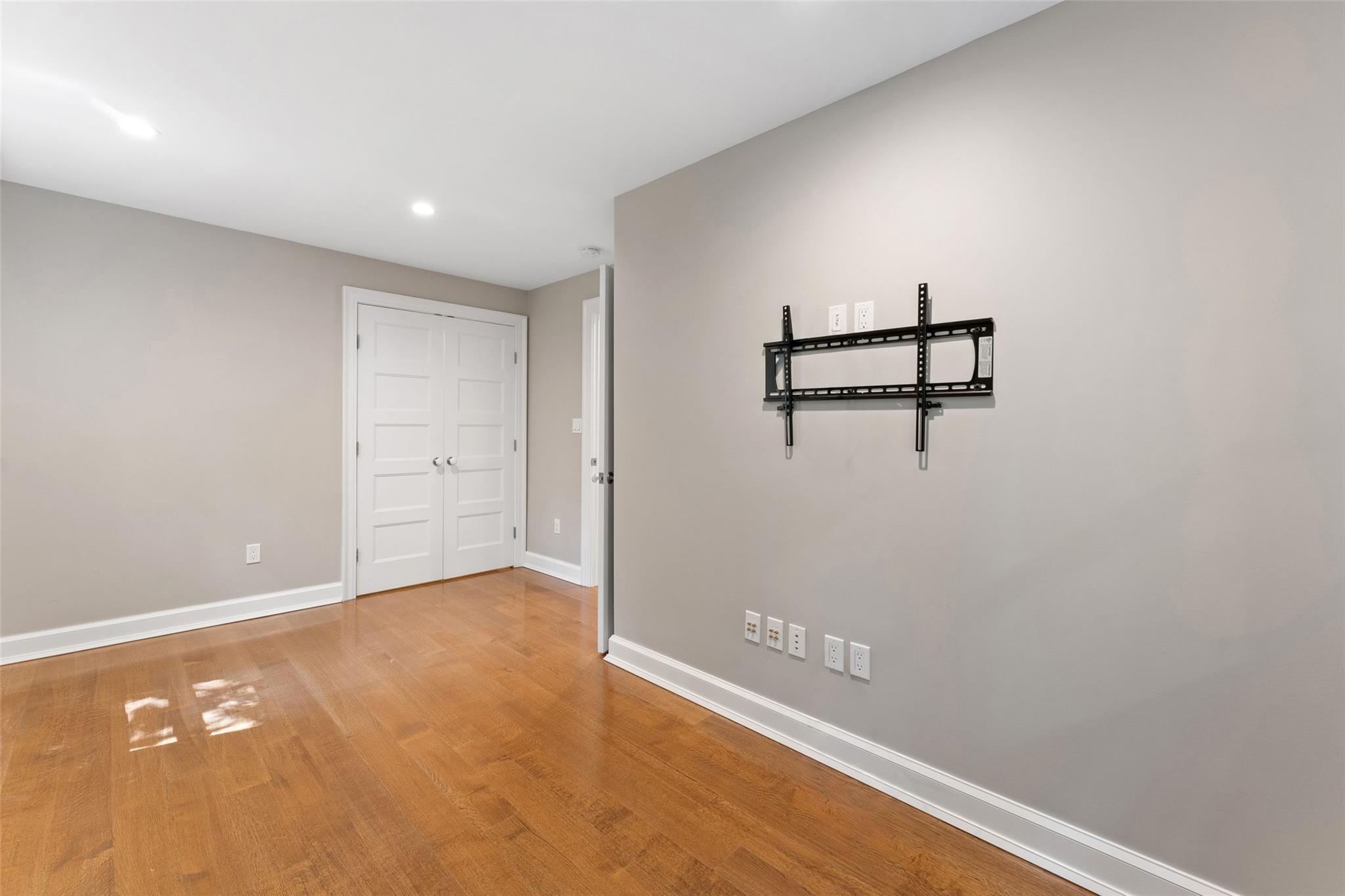 140 Leroy Avenue