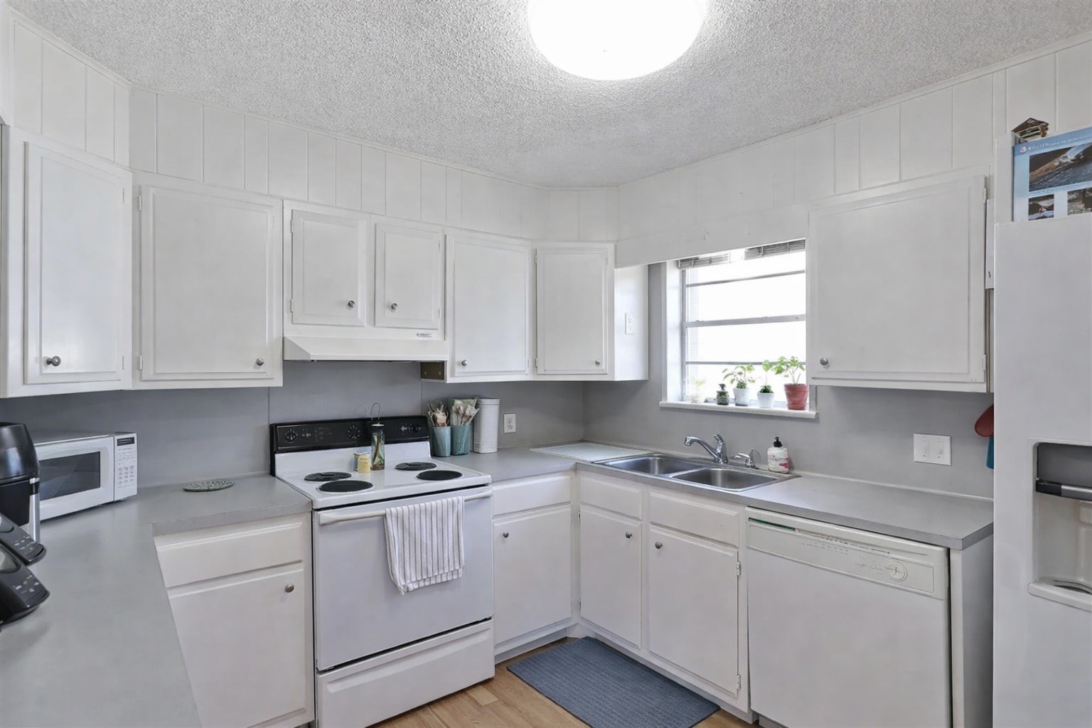 858-860 Vista Lane