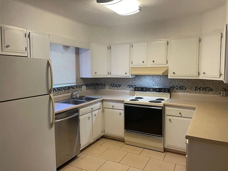 858-860 Vista Lane