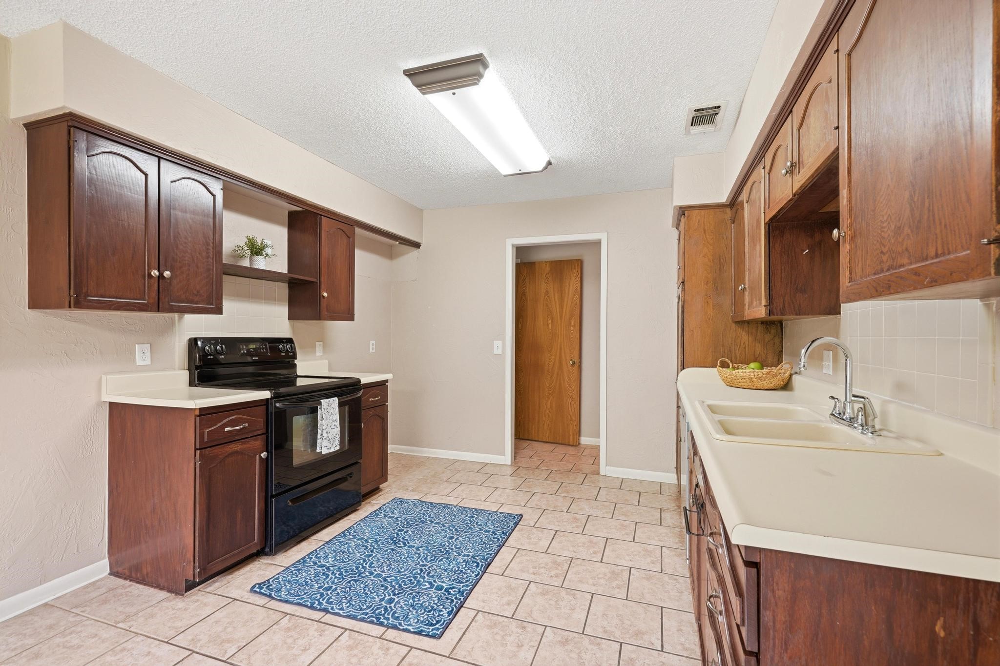 116 Greentree Cir