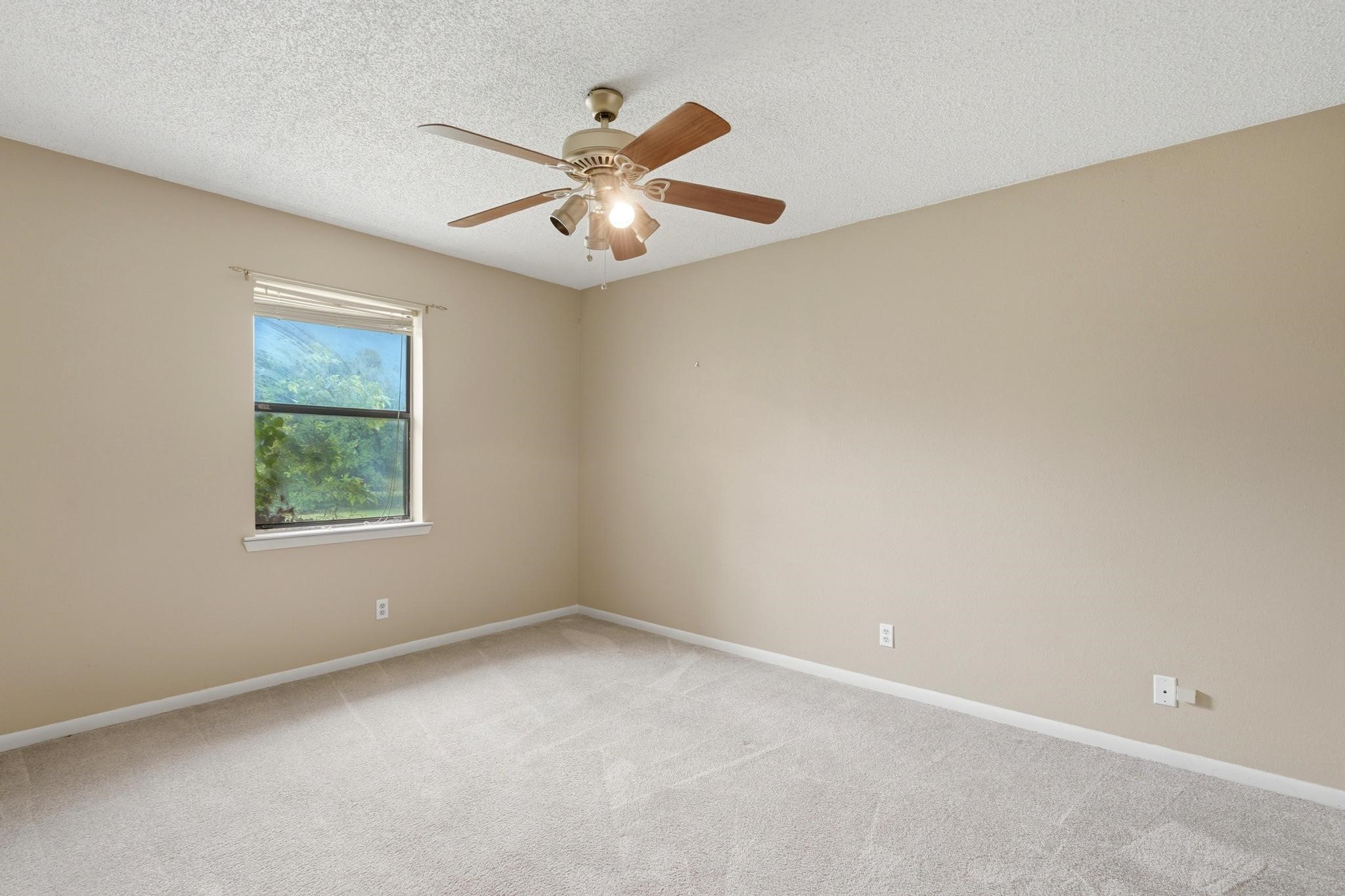 116 Greentree Cir
